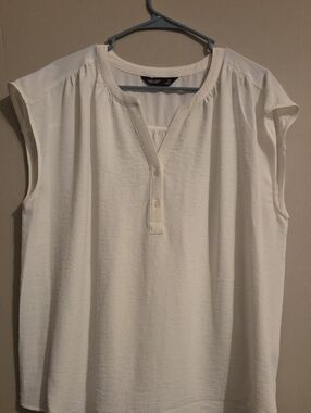 Simply Vera White Button Blouse